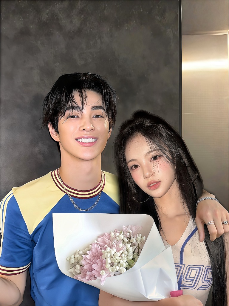 Jacob and Serena holding a bouquet of flowers